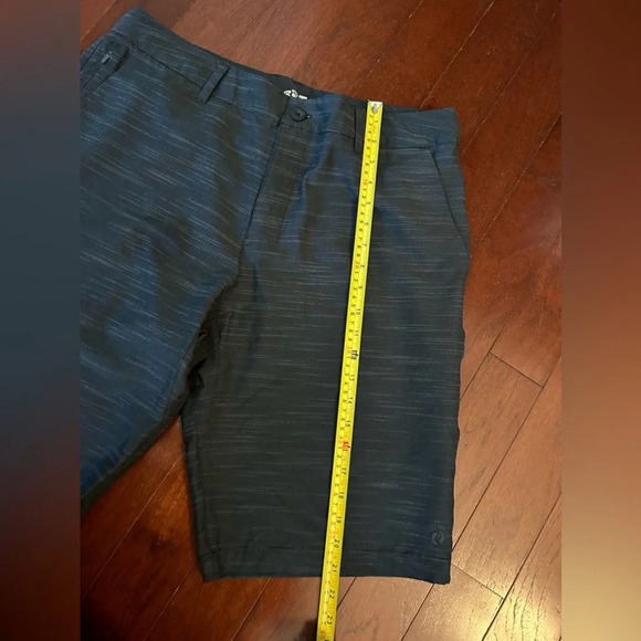 Hang Tan grey color Hybrid Shorts size 34 like new - Picture 12 of 15